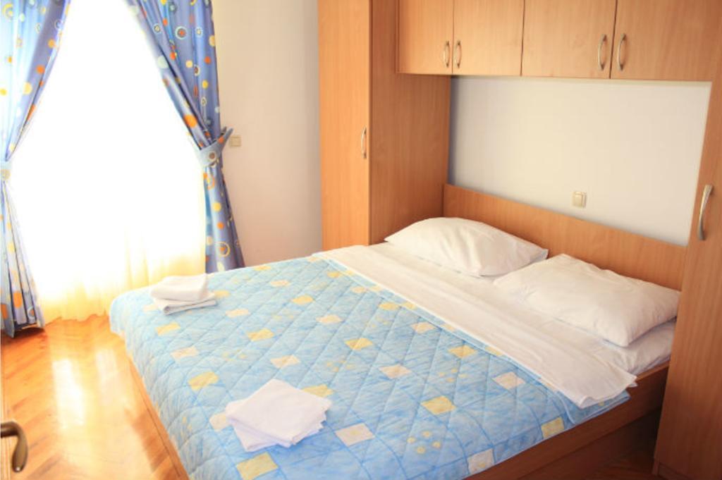 Cosmic Gate Apartments (Adults Only) โนวาลยา ภายนอก รูปภาพ